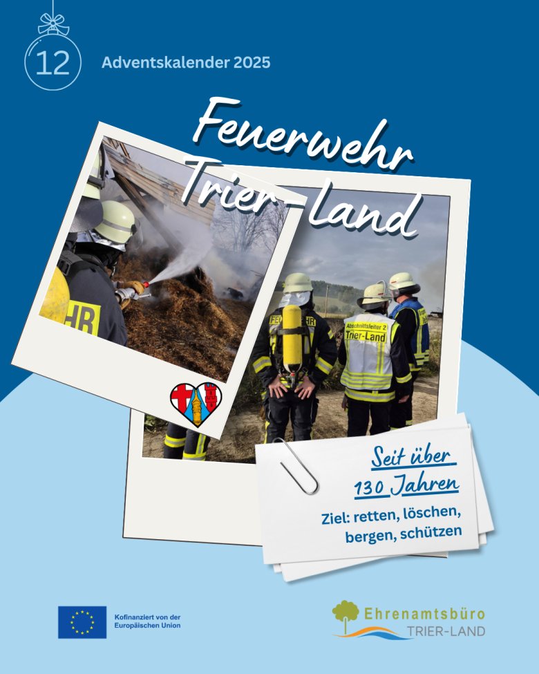 Adventskalender 2025, Tag 12: Zwei Polaroid-Fotos, die Feuerwehrmänner im Einsatz zeigen. Das erste Bild zeigt einen Feuerwehrmann, der einen Brand löscht. Das zweite Bild zeigt Feuerwehrleute, die in Schutzkleidung mit Atemschutzgeräten zusammenstehen. Der Text 'Seit über 130 Jahren' und das Ziel 'retten, löschen, bergen, schützen' sind abgedruckt. Am unteren Rand steht das Logo des Ehrenamtsbüros Trier-Land.