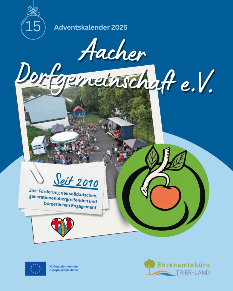 Grafik des Adventskalenders 2025 mit der Nummer 15. Vor blauem Hintergrund ist ein schräg liegendes Foto eines Dorffestes mit vielen Menschen, Ständen und einer Bühne zu sehen. Darüber steht der Schriftzug „Aacher Dorfgemeinschaft e. V.“. Ein Zettel trägt die Aufschrift „Seit 2010 – Ziel: Förderung des solidarischen, generationenübergreifenden und bürgerlichen Engagements“. Rechts ist das grüne Vereinslogo mit Apfelmotiv abgebildet. Unten befinden sich das EU-Logo und das Logo des Ehrenamtsbüros Trier-Land.