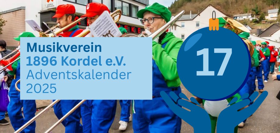 Grafik des Adventskalenders 2025 mit der Nummer 17. Im Hintergrund ist ein Musikzug mit Musikerinnen und Musikern in farbigen Kostümen bei einem Umzug zu sehen. Links befindet sich ein hellblauer Textblock mit der Aufschrift „Musikverein 1896 Kordel e. V. – Adventskalender 2025“. Rechts ist eine blaue Weihnachtskugel mit der Zahl 17 dargestellt, die von zwei stilisierten Händen gehalten wird.